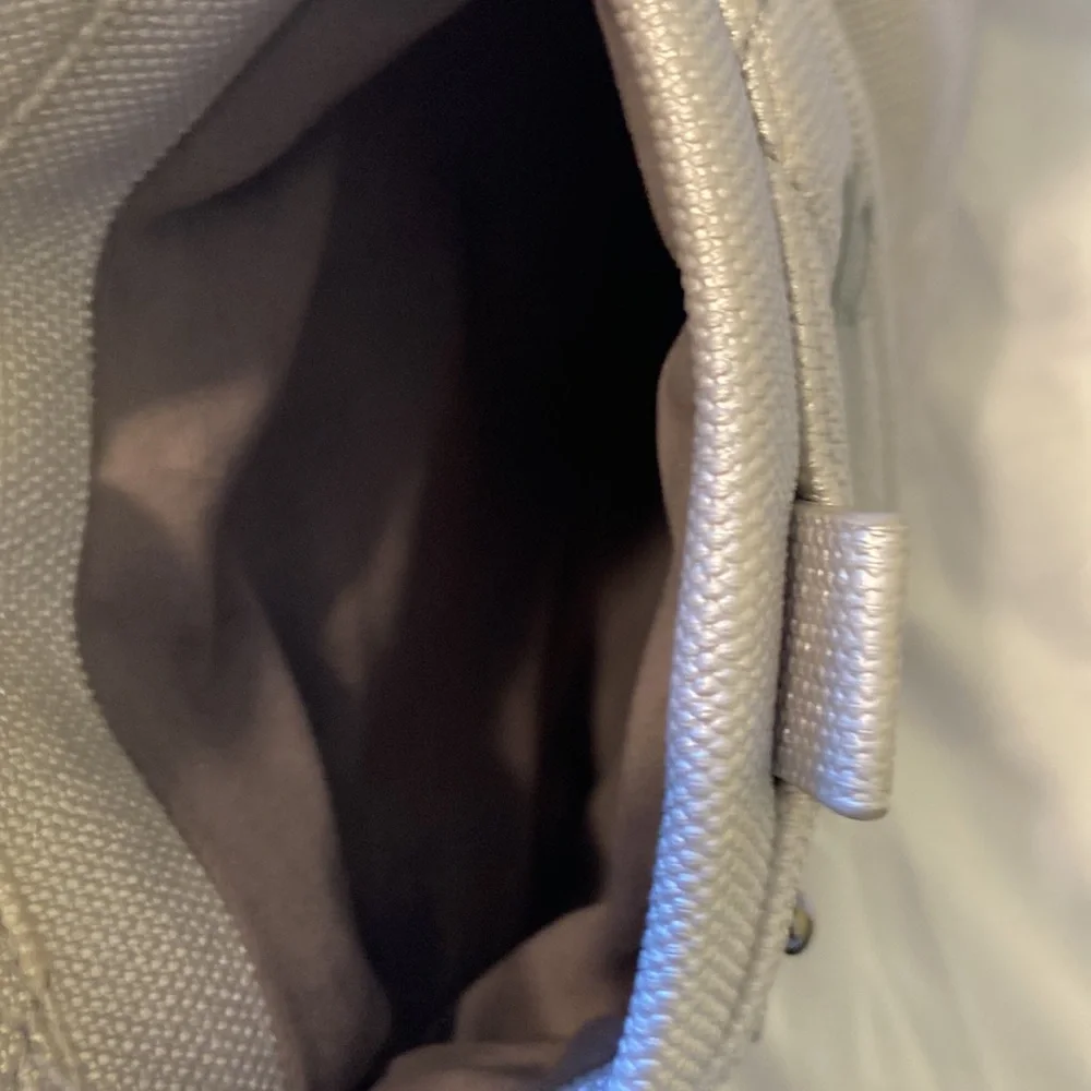 Lug Silver Quilted Shoulder Bag Crossbody Travel Lightweight Organizer - Picture 10 of 17